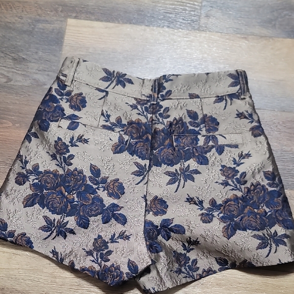 Blank NYC High Waist Floral Brocade Shorts - Metallic Bronze and Navy - Picture 10 of 12